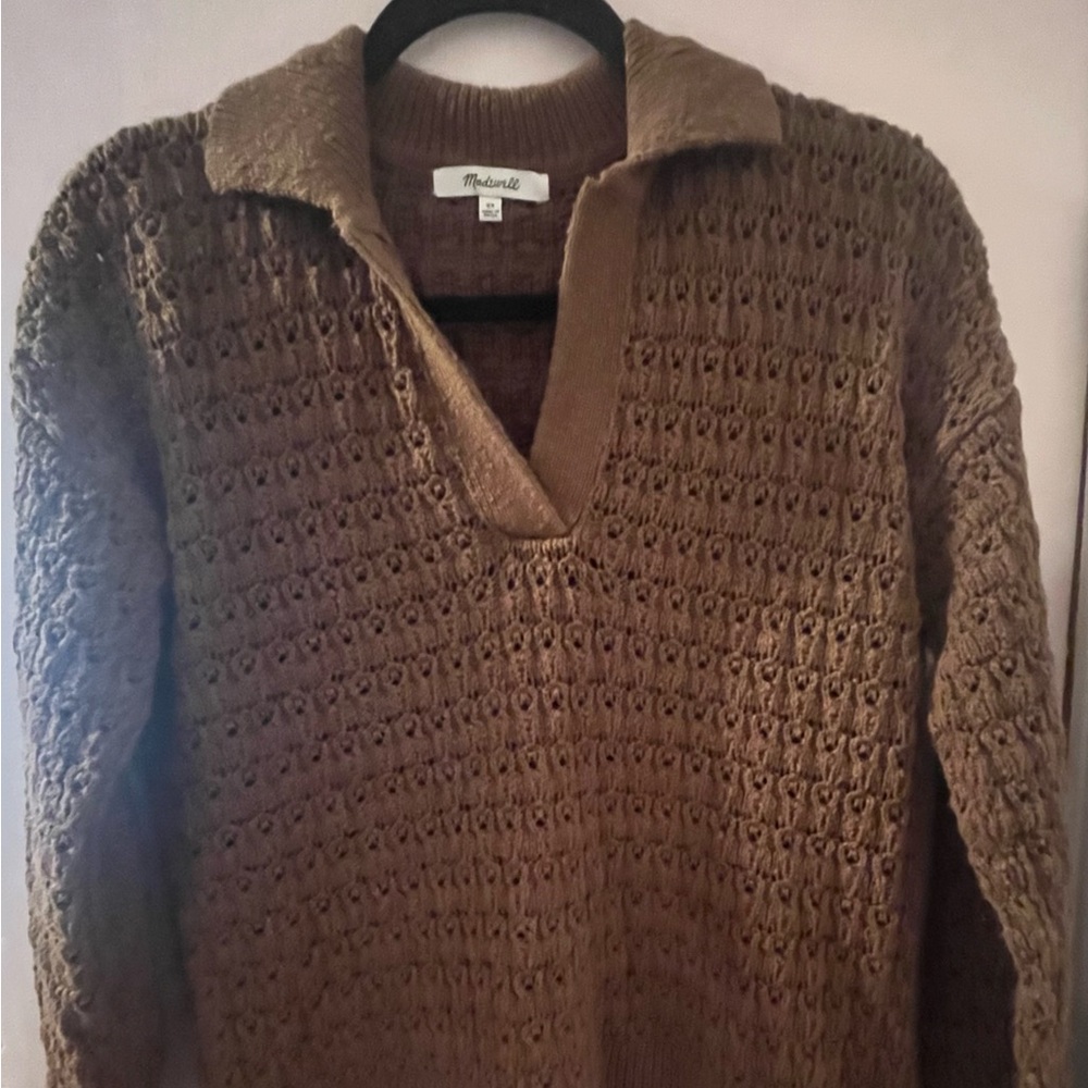 Madewell Sweater

• v-neck
• collegiate 
• academia
• knit